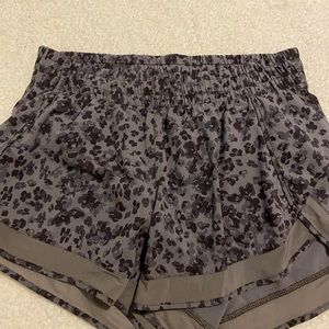 ATHLETA GYM SHORTS PERFECT CONDITION SIZE SMALL